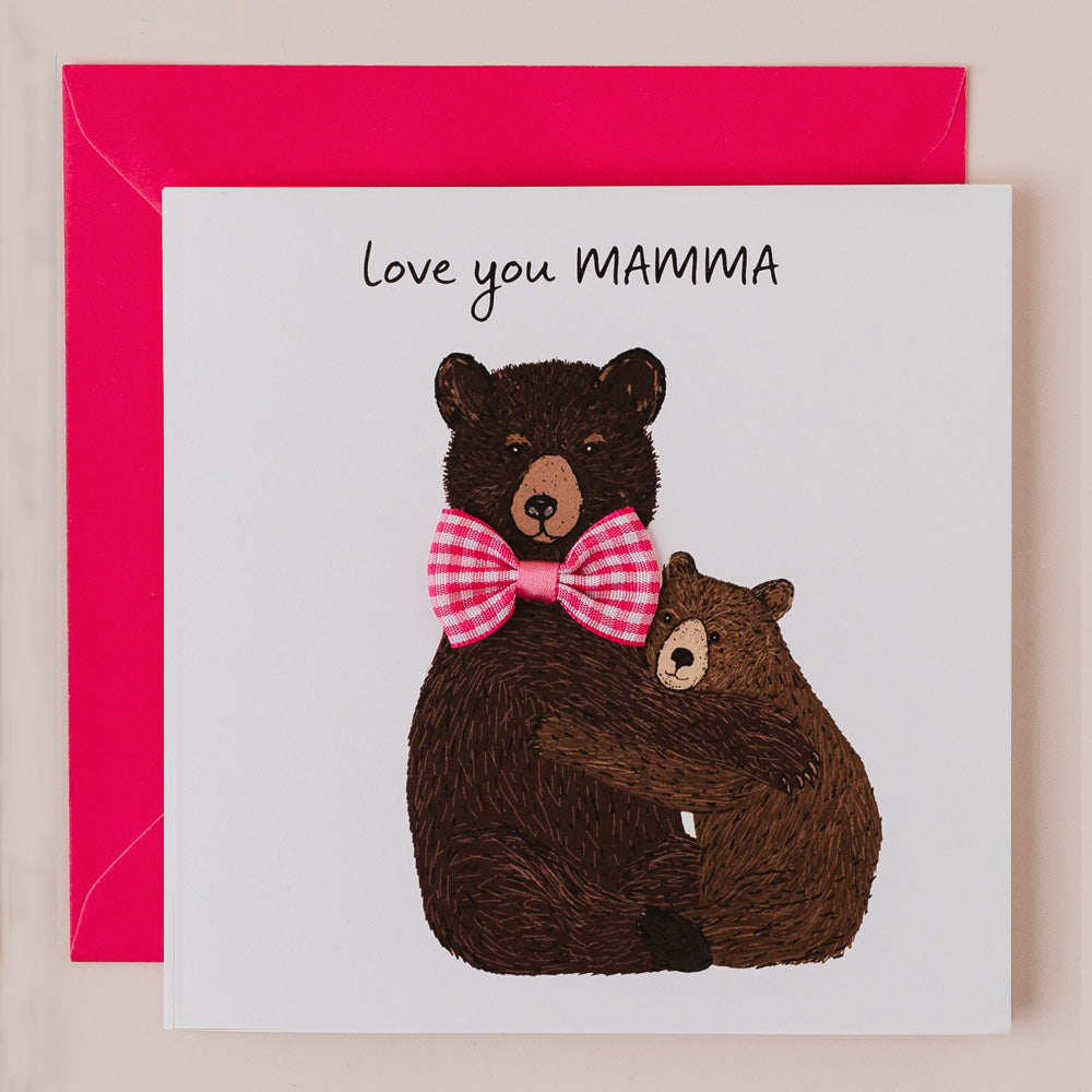 DT043-Apple & Clover-Love You Mamma Bear-Card-Bow